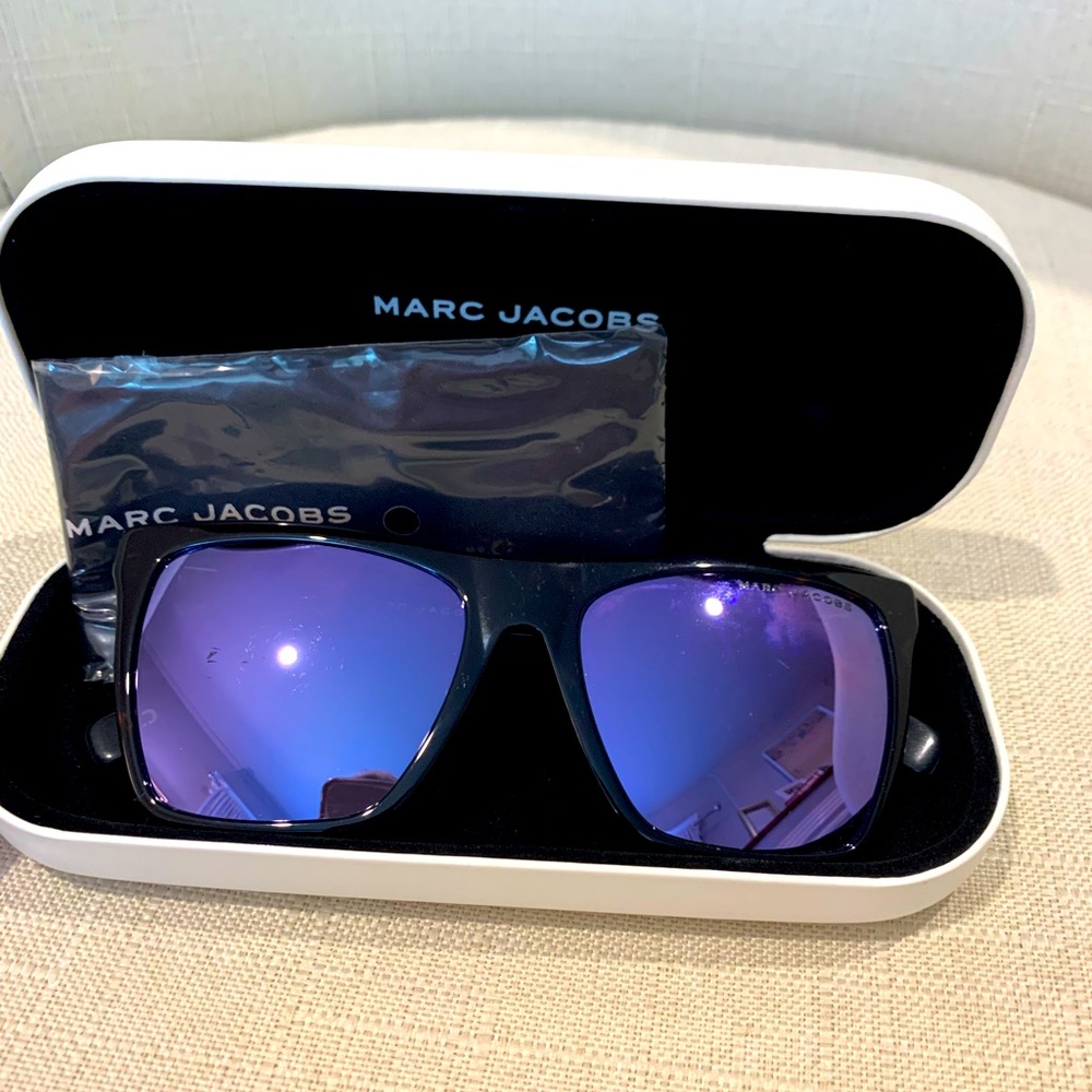 Never Worn Marc Jacobs Sunglasses w Mirrored Lens